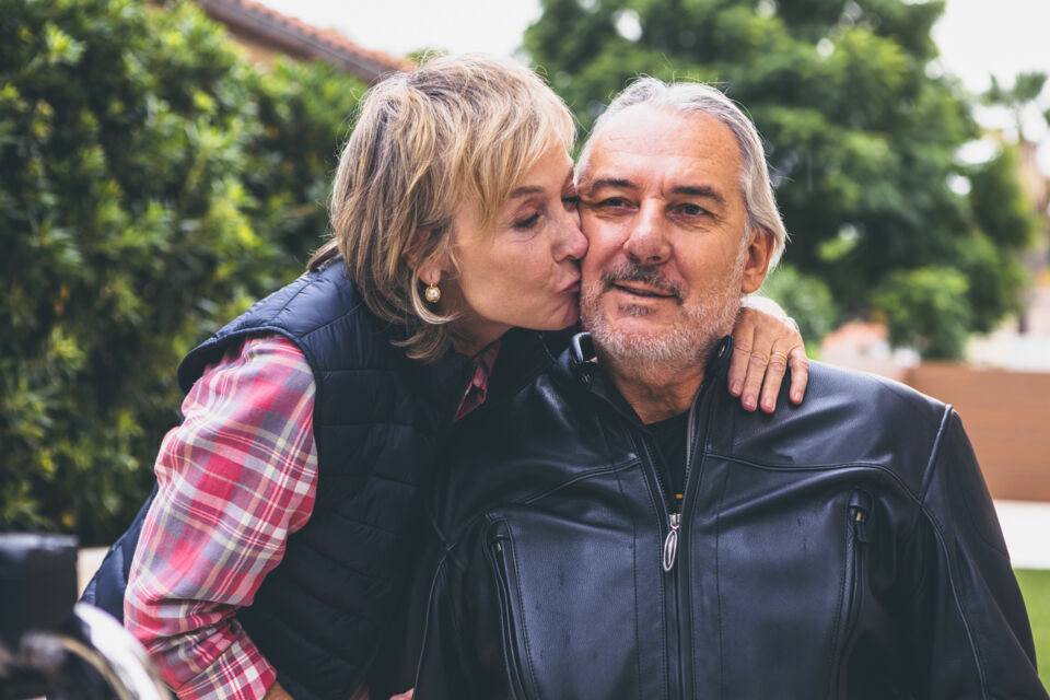 Freepik - Photo d'illustration -&nbsp;41 ans de mariage, ça se fête ! Offrez-vous un cadeau fort, comme votre amour : voici 18 idées puissantes, symboliques et pleines de sens pour vos noces de fer.