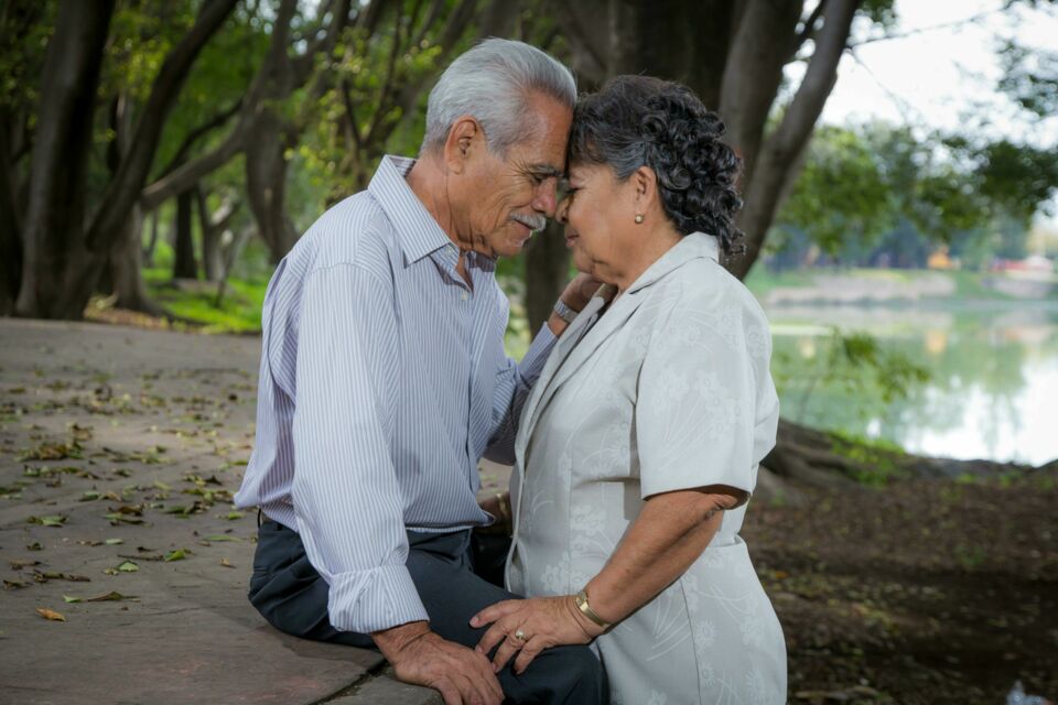Freepik - Photo d'illustration - 40 ans d’amour, ça se célèbre en beauté. Inspirez-vous de nos 17 idées de cadeaux pour rendre vos noces d’émeraude inoubliables, tendres et symboliques.