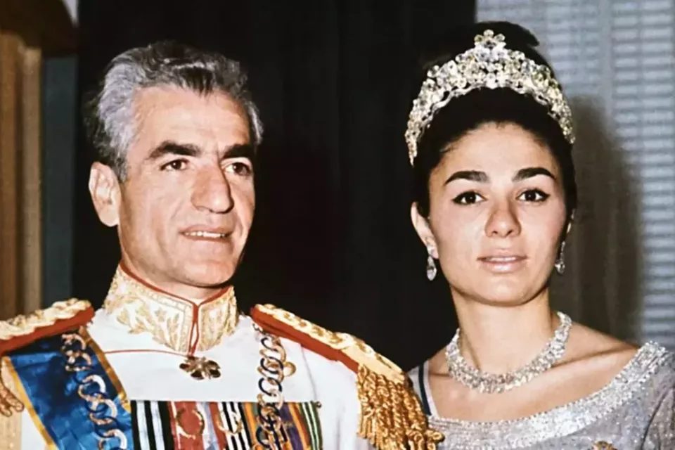 Licence Creative Commons - Photo d'illustration - Iman Pahlavi réinvente le mariage royal avec une cérémonie intime et élégante, symbole d’une nouvelle ère nuptiale minimaliste.