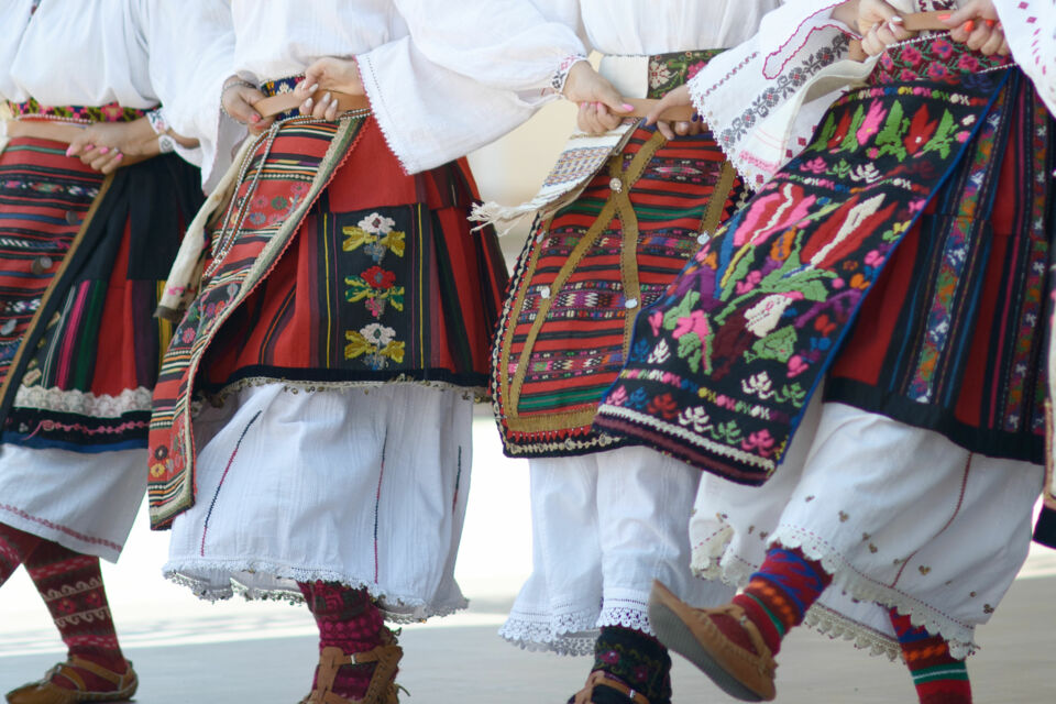 Adobe Stock - Photo d'illustration - Les mariages au Kosovo mêlent coutumes ancestrales et modernité, avec des fiançailles solennelles, des rituels symboliques, des festivités animées et une forte implication familiale.