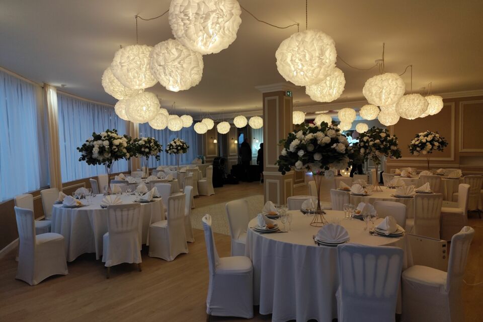 ABC Salles – DR - Cinq salons élégants avec terrasses privatives, un service traiteur centenaire : Le Joyau de la Marne conjugue raffinement et convivialité aux portes de Paris.