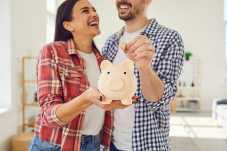 Adobe Stock - Photo d'illustration - Le loud budgeting, ou l’art de parler ouvertement du budget de son mariage, s’impose comme une nouvelle norme. Transparence financière, fin des tabous et mariages plus authentiques : on fait le point sur cette tendance qui bouscule les codes.