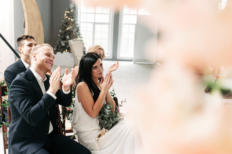 Adobe Stock - Photo d'illustration - Des inconnus investissent les mariages d’autres couples, payant jusqu’à 200 €, pour vivre une expérience festive et émotionnelle unique, au-delà des liens personnels.