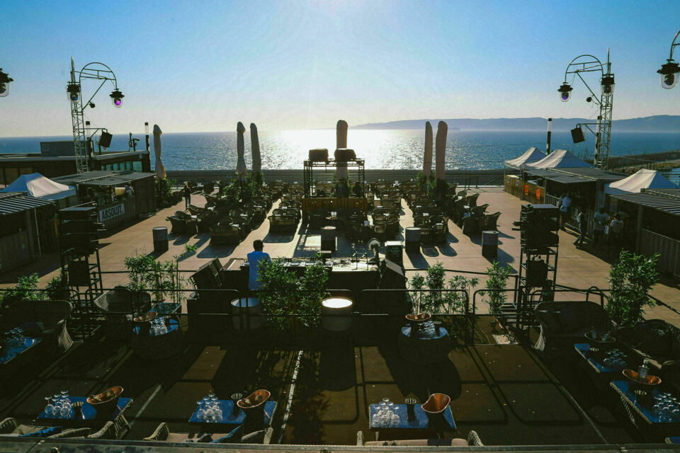 ABC Salles – DR - Dominant la Méditerranée, ce toit-terrasse iconique transforme chaque événement en une expérience vertigineuse entre mer, ciel et ville.