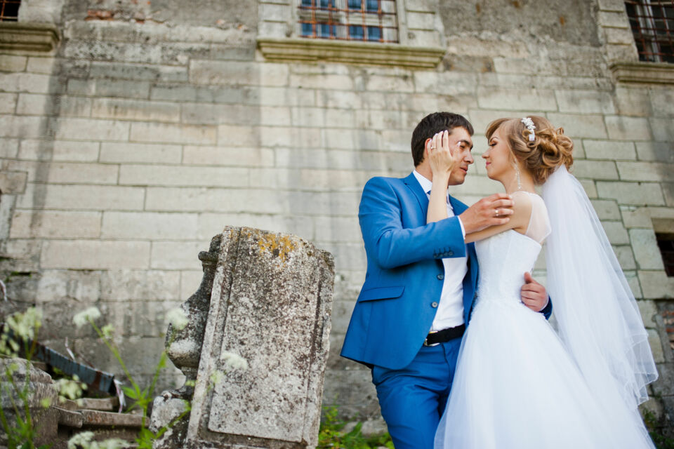 Adobe Stock - Photo d'illustration - Un mariage minéral mêle élégance brute et énergie naturelle, avec des pierres, des teintes neutres et des matières texturées pour une ambiance zen, raffinée et profondément symbolique.