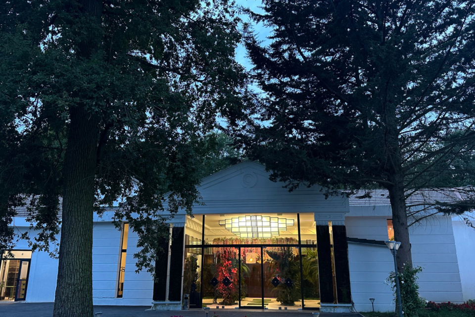 ABC Salles – DR - Situé en plein cœur du bois de Vincennes, le Pavillon Gravelle offre 4 espaces modulables pouvant accueillir jusqu’à 1200 personnes pour un team building grand format en pleine nature.