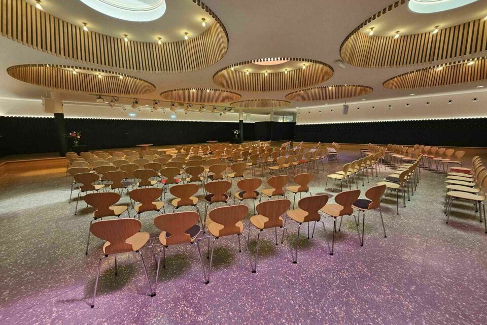 ABC Salles -  droits réservés - Situé au cœur du quartier des Pâquis, Espace Lumen se distingue comme un havre discret et fonctionnel et sobre pour vos réunions, conférences et événements d’entreprise à Genève. 