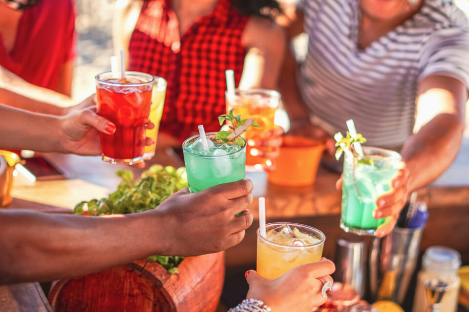 Adobe Stock - Photo d’illustration - Des cocktails aux saveurs corses pour sublimer vos fêtes : une animation sensorielle unique entre terroir, élégance et convivialité dans chaque gorgée.