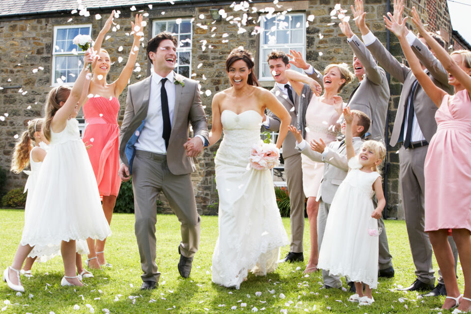 Adobe Stock - Photo d'illustration - Le Split wedding, ou l’art de dire oui en plusieurs temps : une tendance chic pour célébrer son amour sans contrainte, et prolonger la fête avec style.