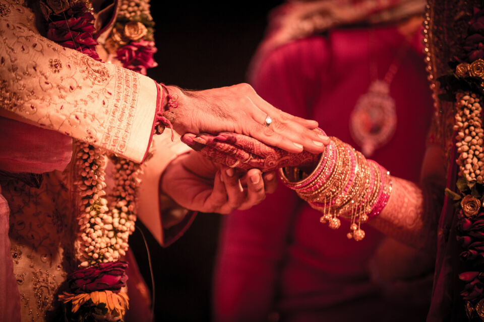 Adobe Stock - Photo d'illustration - Dans les mariages soufis, hindous et coptes, des rites discrets de préparation tissent un lien sacré entre corps, esprit et communauté, révélant une spiritualité intime avant la célébration publique.