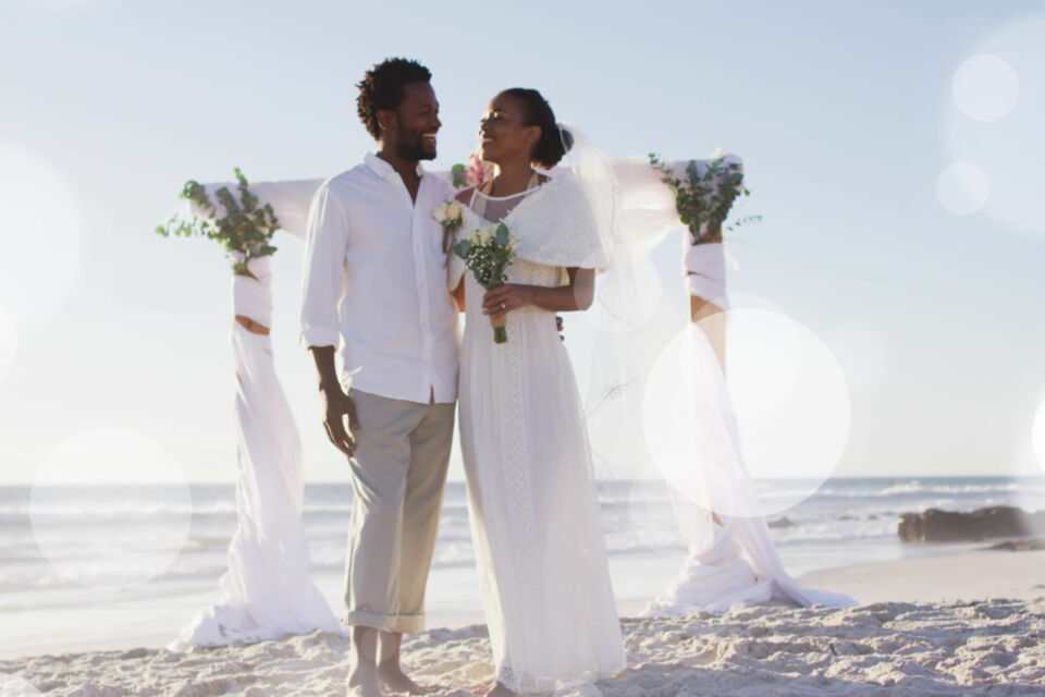 Adobe Stock - Photo d'illustration -&nbsp;&nbsp;Les mariages afro-caribéens célèbrent la transmission par des rituels symboliques, où bénédictions, chants, objets sacrés et récits ancestraux relient les générations dans un héritage vivant.
