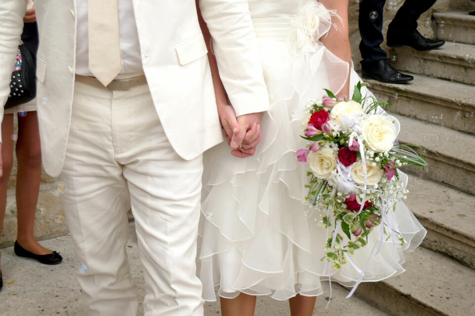 Adobe Stock -&nbsp; Photo d'illustration -&nbsp;&nbsp;Choisir le bon nom de famille après le mariage, c’est trouver un équilibre entre tradition, identité et amour, pour créer une unité qui reflète les valeurs et l’histoire du couple
