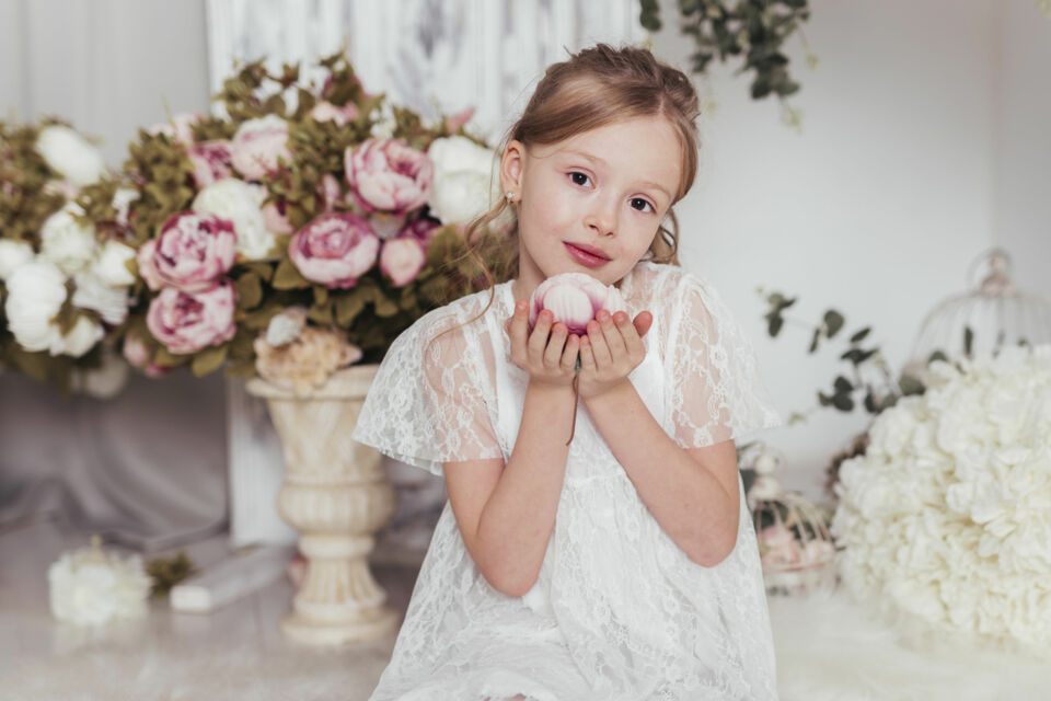 Adobe Stock -&nbsp; Photo d'illustration -&nbsp;Le choix des tenues pour les enfants lors d’un mariage estival est essentiel : privilégier des matières légères et respirantes permet d’éviter les coups de chaud et l’inconfort toute la journée.