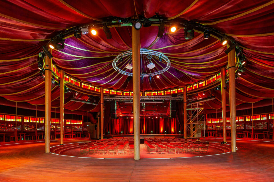 ABC Salles DR - Avec son ambiance feutrée et sa vue sur le canal de l’Ourcq, le Cabaret Sauvage transforme vos soirées en expériences spectaculaires et mémorables.