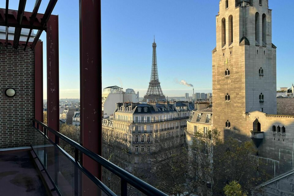 ABC Salles - DR – Espace Eiffel-Marceau : un écrin intimiste où chaque événement s’illumine sous le regard de la Dame de Fer scintillante.