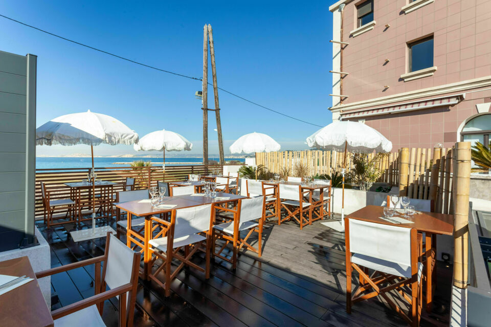 ABC Salles - Droits Réservés - Situé à deux pas de la mer dans le 8e arrondissement de Marseille, V&V⎮COTI mêle ambiance dolce vita et vue imprenable depuis son rooftop, idéal pour des événements intimistes ou festifs. 