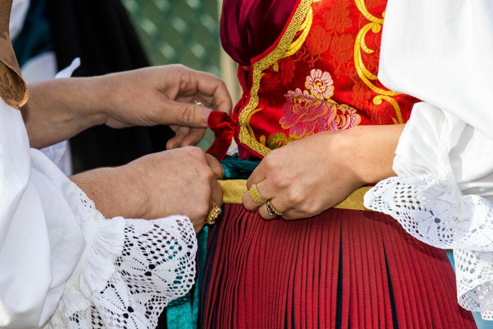 Adobe Stock -&nbsp; Photo d'illustration -&nbsp;Traditions nuptiales insulaires où chants, bijoux et festins célèbrent l’union dans une Italie aux racines partagées et aux accents singuliers.