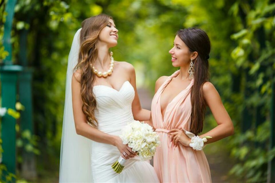 Adobe Stock - Photo d'illustration - Frères et sœurs, piliers de l’amour et de la fête. Offrez-leur des rôles uniques le jour J et transformez votre mariage en une véritable célébration de famille.