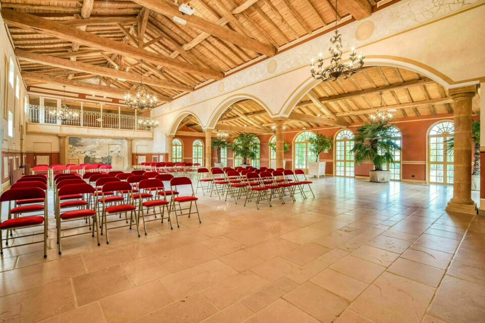 ABC Salles – DR - Dans un décor majestueux entouré d’un parc à la française, le Château de Chavagneux déploie près de 300 m² de réception et des hébergements raffinés pour vos mariages et grandes fêtes. 