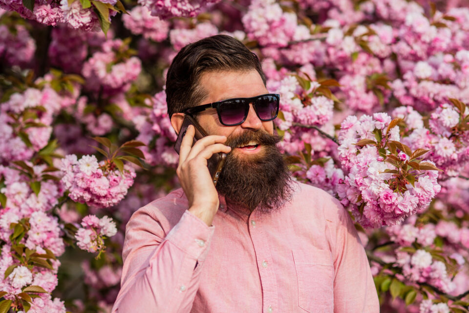 Adobe Stock – Photo d’illustration - Véritable maquillage masculin, la barbe fait symbole de style, de confiance et d’élégance lors des grandes occasions.
