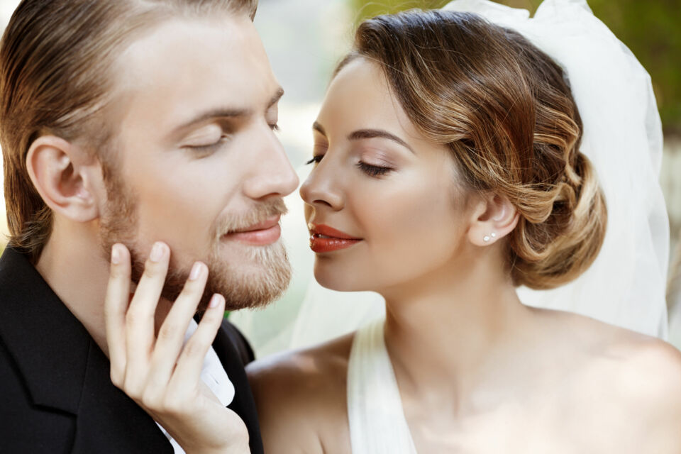 Freepik - Photo d'illustration - Quand les femmes écrivent l’amour, leurs mots deviennent des serments : puissants, tendres et éternels.