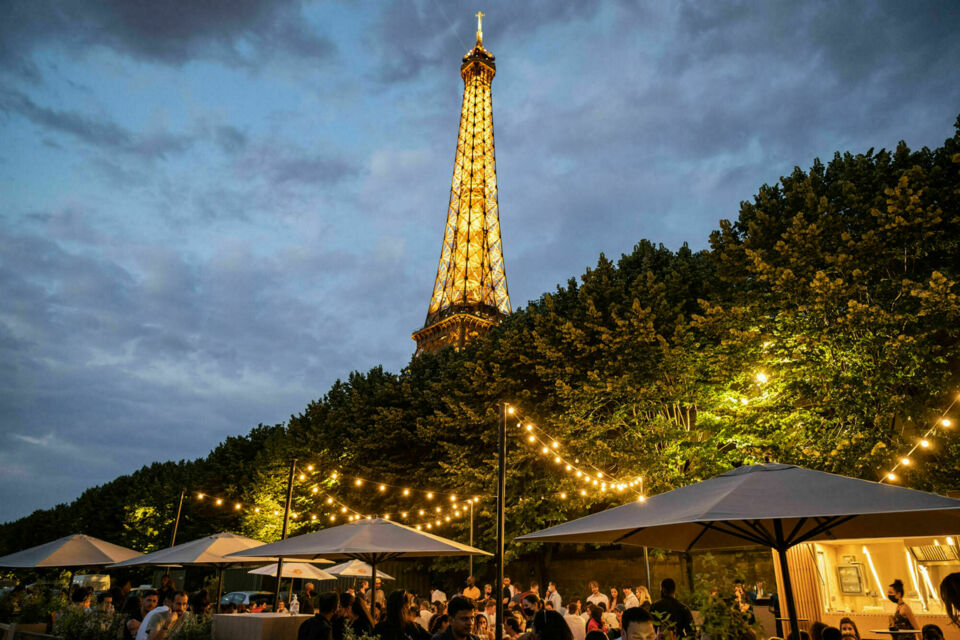 ABC Salles - DR - Sous le charme de la Seine et de la Tour Eiffel, La Marina Suffren offre un cadre unique pour vos réceptions au cœur de Paris. Entre panoramas parisiens, espaces modulables et atmosphère conviviale, cet écrin flottant transforme chaque événement en moment d’exception.