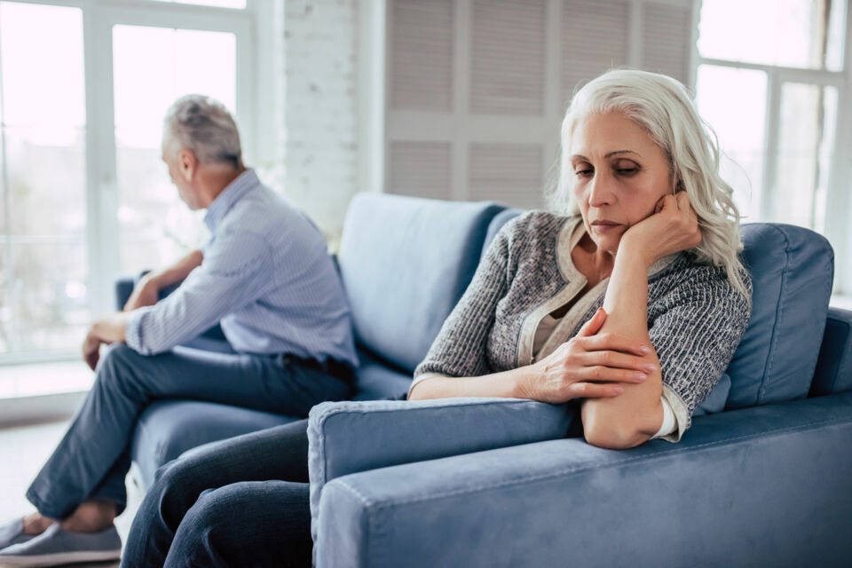 Adobe Stock - Photo d’illustration - Le divorce chez les couples seniors dits heureux peut surprendre, mais il reflète souvent une évolution personnelle plus qu’un conflit.