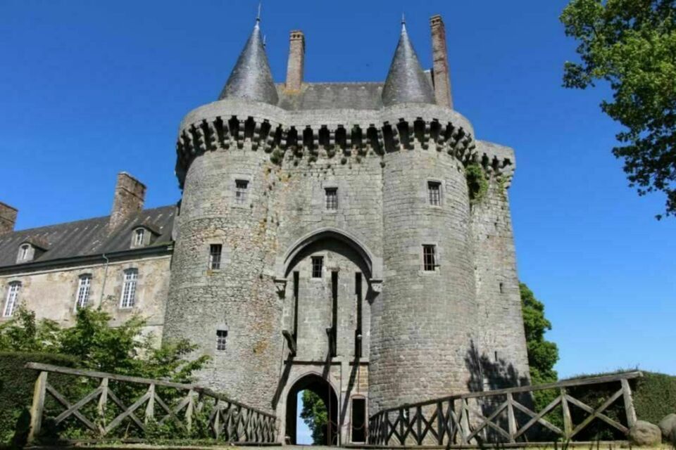 ABC Salles – DR - Avec ses murs séculaires et ses espaces modulables, le Château de Montmuran déploie un décor médiéval idéal pour des célébrations inoubliables.