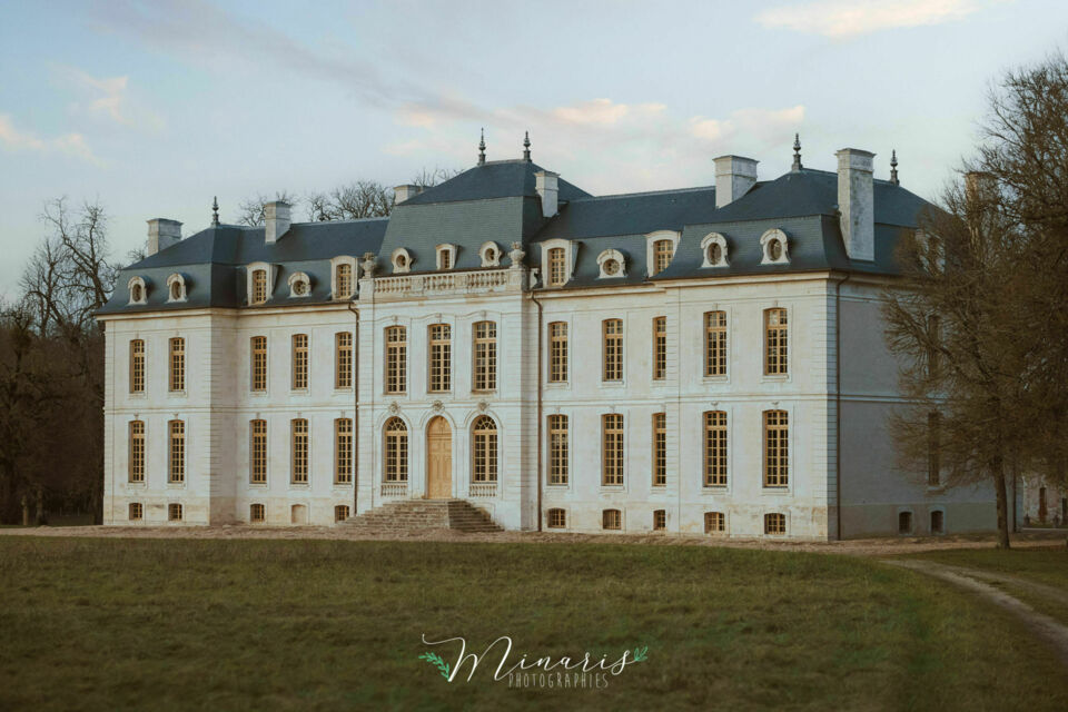 ABC Salles – DR - Avec ses charpentes monumentales et son parc verdoyant, le Château de Vaux offre un cadre authentique et élégant pour des mariages et événements mémorables.