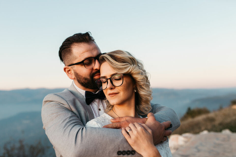 Adobe Stock - Photo d’illustration - Les personnes les plus instruites se marient moins souvent, mais lorsqu’elles s’engagent, leurs unions sont plus stables, durables et fondées sur des choix mûris, loin des impulsions précoces.