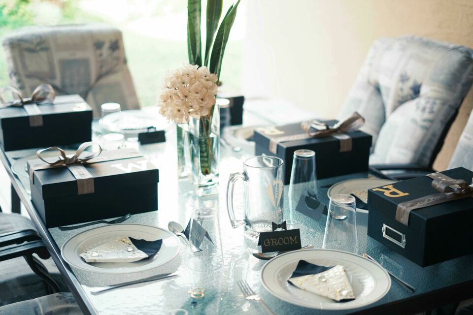 Adobe Stock - Photo d’illustration - Offrir un cadeau de mariage hors norme, c’est choisir l’émotion plutôt que l’objet, marquer les esprits par l’audace, et transformer l’union en souvenir inoubliable, loin des conventions. 