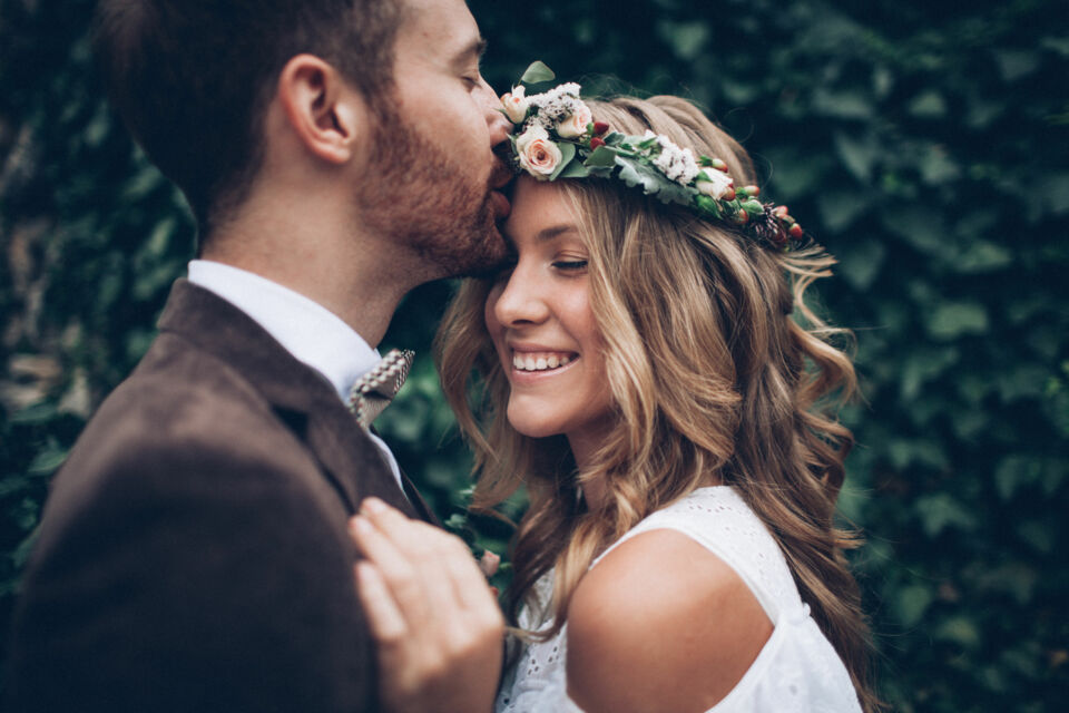 AdobeStock, Photo d'illustration :À travers les âges, les mariages secrets ont révélé la tension permanente entre les attentes de la société et le désir intime des amoureux. Hier, ils étaient un défi aux interdits religieux, sociaux ou familiaux ; aujourd’hui, ils renaissent dans l’elopement, cette façon moderne de dire “oui” dans l’intimité, loin des pressions.