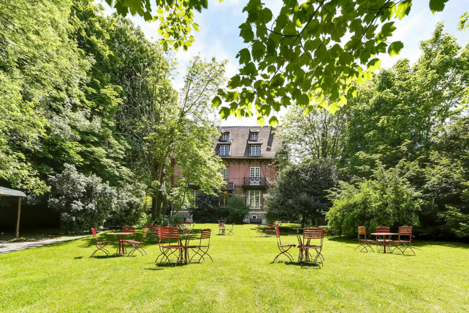 ABC Salles – DR - Accessible uniquement par bateau privé, le Manoir de l’Île des Loups offre un cadre naturel et exclusif, idéal pour mariages, séminaires ou réceptions intimistes au bord de la Marne. 