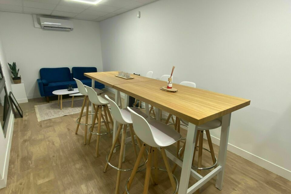 ABC Salles – DR - AFTCom Invest à Ivry-sur-Seine vous reçoit dans une salle de formation moderne dédiée au développement professionnel dans un cadre propice à l’apprentissage.