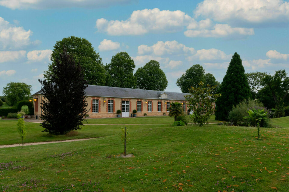 ABC Salles – DR -Avec son cadre majestueux au cœur d’un domaine forestier, l’Orangerie du Château de Grosbois offre un lieu d’exception pour célébrer un mariage raffiné ou organiser un séminaire inspirant, entre histoire et nature.