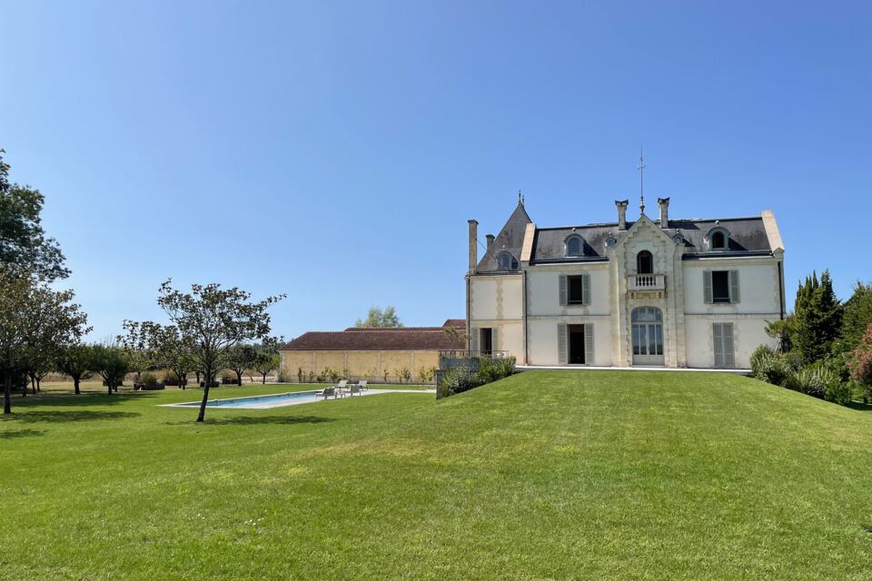 ABC Salles – DR - Domaine de Fumadelle : un joyau du vignoble bordelais où élégance et art de vivre se conjuguent pour offrir des instants précieux et mémorables.