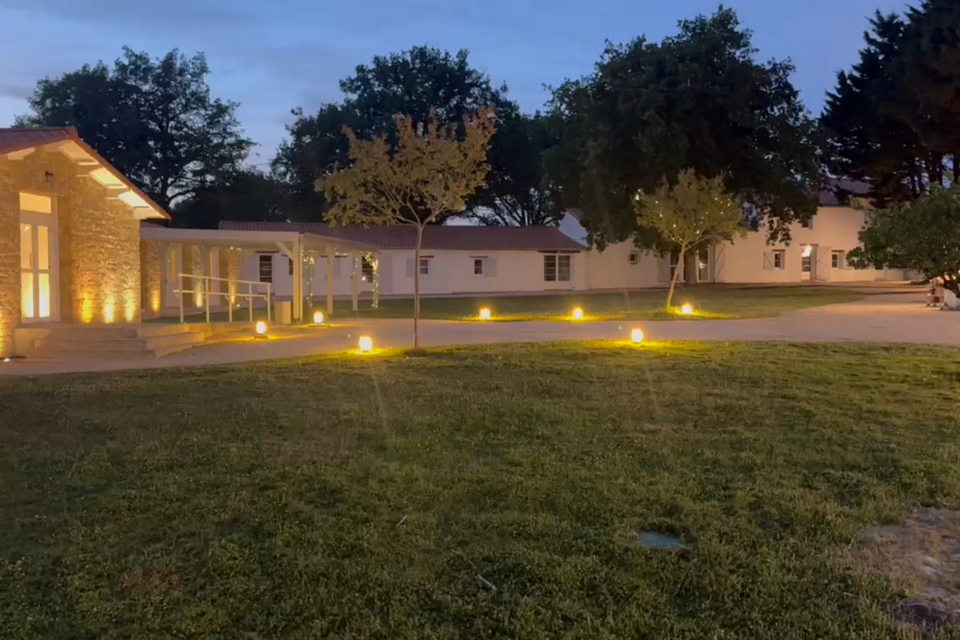ABC Salles – DR - Domaine Nantais : À deux pas de Nantes, ce cadre élégant et modulable conjugue authenticité, modernité et convivialité pour vos plus beaux événements.