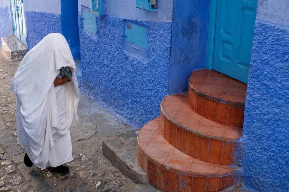 Adobe Stock -&nbsp;&nbsp;Le haïk nuptial, voile ancestral du Maghreb, enveloppe la mariée d’élégance et de pudeur. Symbole de transmission et de rituels, il relie traditions, identité et beauté dans l’union sacrée.