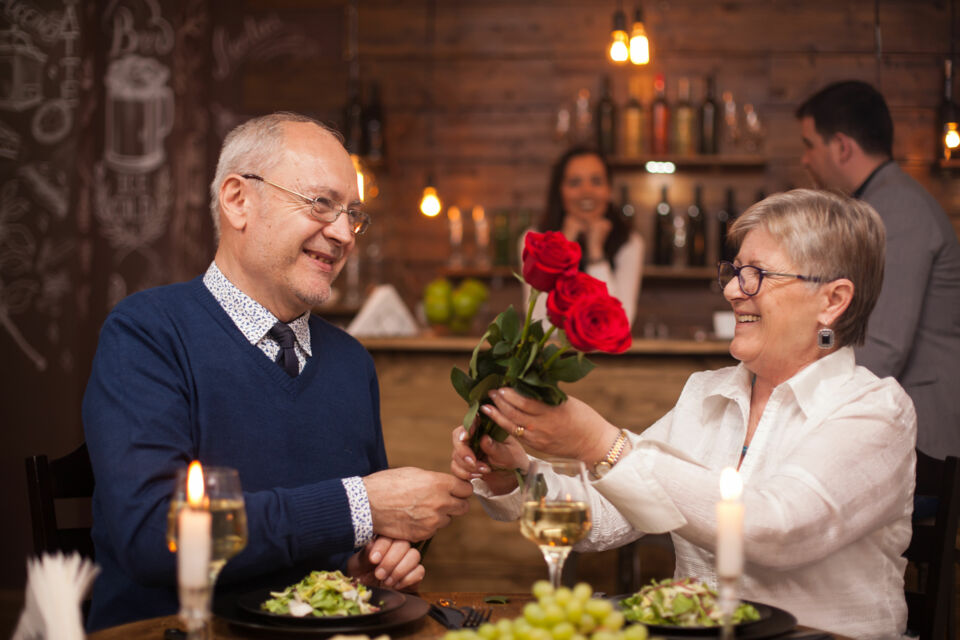 Adobe Stock - Photo d'illustration - Les noces de béryl célèbrent 23 ans d’union, où l’amour s’est cristallisé en force et en transparence. Comme cette pierre précieuse, le couple rayonne d’équilibre, de fidélité et de profondeur.