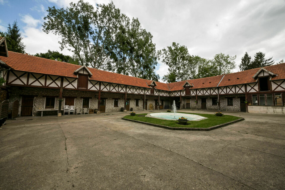 ABC Salles – DR - Au cœur de la vallée du Grand Morin, Le Moulin Bicheret Réceptions marie authenticité et art de recevoir. Entre pierre, verdure et gourmandise, ce lieu chargé d’histoire accueille mariages et événements dans une atmosphère bucolique et raffinée, empreinte de charme et de tradition.