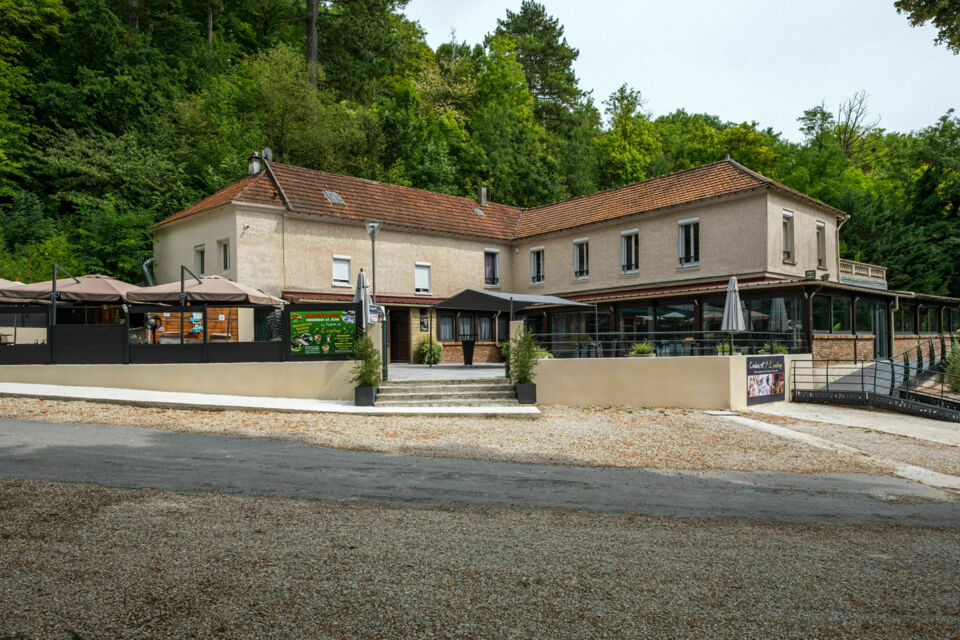 ABC Salles – DR - En bord de Marne, L’Ermitage mêle charme bucolique et ambiance festive pour accueillir tous vos événements. Mariages, anniversaires ou réceptions d’entreprise : chaque moment y trouve son écrin de verdure et de gourmandise. Entre élégance naturelle et savoir-faire, ce lieu signe des instants à vivre intensément, dans une atmosphère aussi chaleureuse qu’inoubliable.