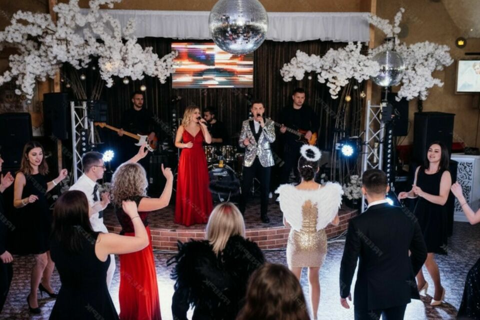 Gemini - Photo d’illustration - Une ambiance musicale soigneusement sélectionnée, diffusée en toute légalité dans votre salle de réception, sans SACEM ni formalités, pour un fond sonore élégant et sans souci administratif.