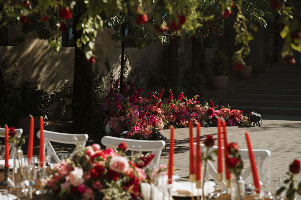 Freepik Photo d'illustration : Parce qu’au-delà d’une couleur, le burgundy est une émotion : celle d’un amour intense, sincère et inoubliable.