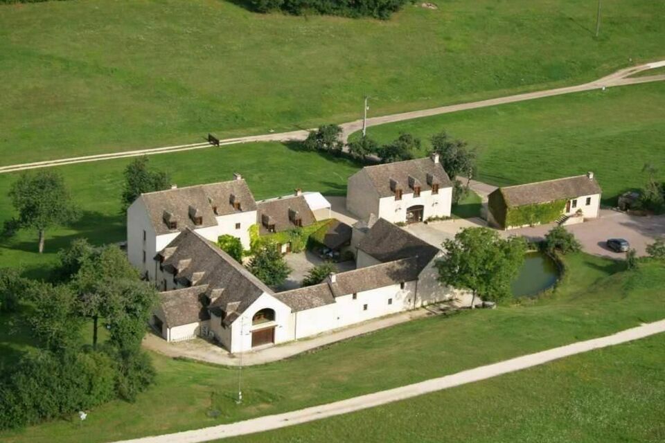 ABC Salles – DR - Au cœur d’un domaine forestier de 350 hectares, le Hameau de Barboron offre un cadre d’une rare authenticité pour des réceptions privilégiées en pleine nature