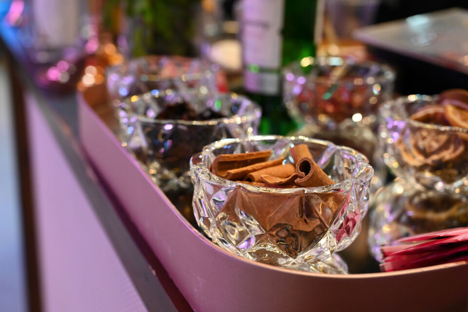 Adobe Stock - Photo d'illustration - Parfum d'ambiance à faire soi-même, le simmer pot séduit par sa simplicité de mise en place et ses odeurs non toxiques envoutantes. Il peut tout a fait trouver sa place dans les événements d'hiver réconfortants.