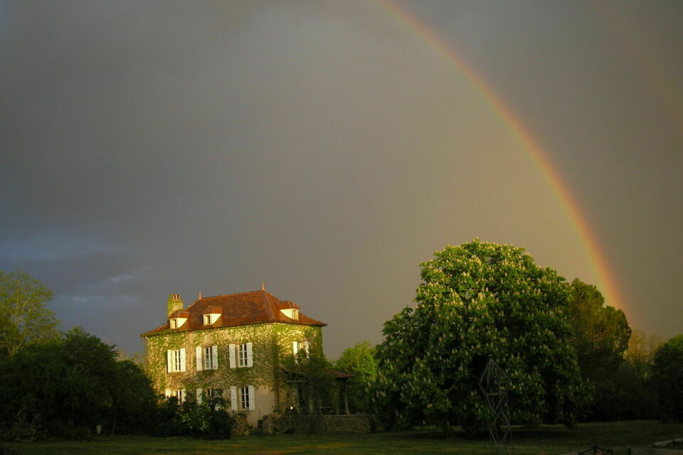 ABC Salles – DR – Le Domaine de Gayfié domine la vallée du Lot comme un havre suspendu, idéal pour célébrer des moments précieux au cœur d’une nature préservée.