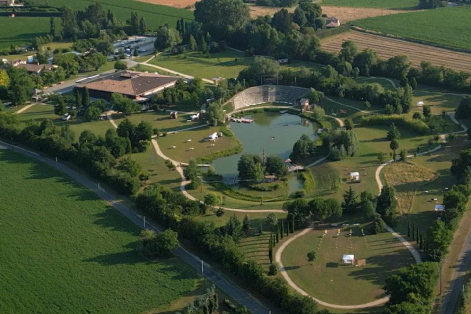 ABC Salles - DR - Valsoyo, domaine éco-responsable à Upie, mêle charme authentique et modernité, offrant 8 espaces modulables au cœur d’un cadre verdoyant avec vue sur les Trois Becs pour mariages, séminaires et soirées. 