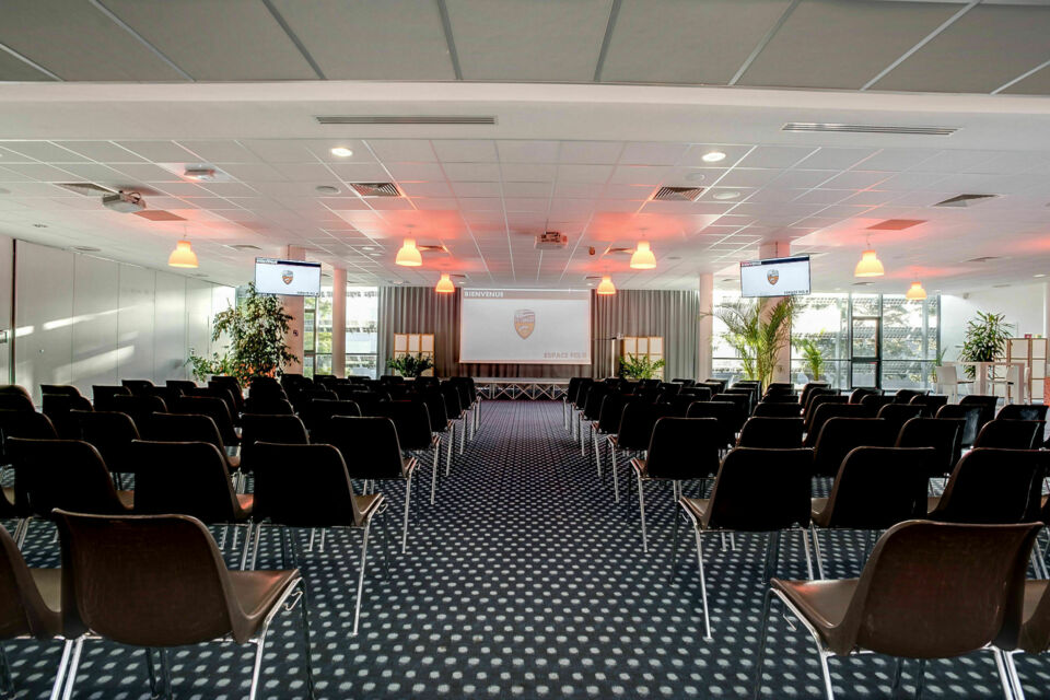 ABC Salles - DR - Symbole sportif du Morbihan, le FCL Stade de Lorient et son Espace FCL offrent un cadre prestigieux et modulable, idéal pour séminaires, réceptions et événements d’entreprise au cœur de la ville.