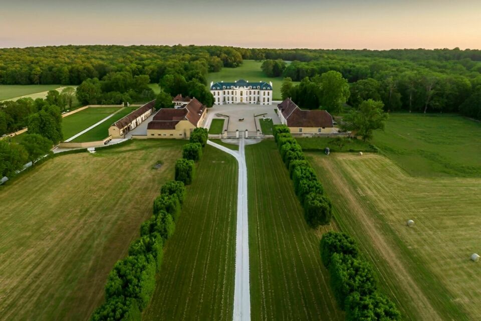 ABC Salles -  DR-  La Grange et Orangerie du Château de Vaux, à 20 km de Troyes, offre un cadre patrimonial unique au cœur des vignes, idéal pour organiser un mariage raffiné et authentique en Champagne. 