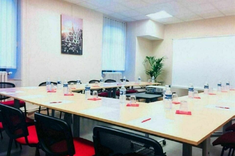 ABC Salles – DR - Un écrin discret en cœur de ville, pensé pour des réunions efficaces, des échanges fluides et des décisions qui comptent.